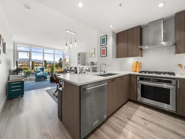 1788 Gilmore Ave N #909, Burnaby, BC V5C 1V4