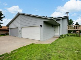 7178 Upper 17th St N, Oakdale, MN 55128