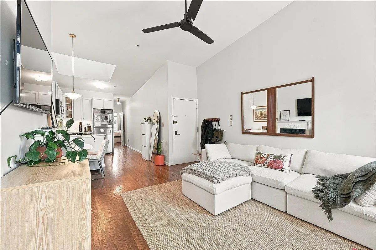 1 bed, 1.0 bath, 627 sqft, $3,550 — Photo 1