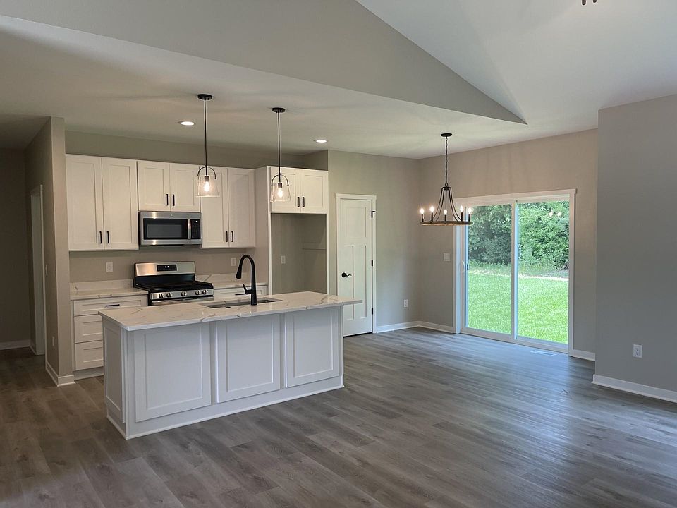 2nd image of 3924 Tanglewood Pl