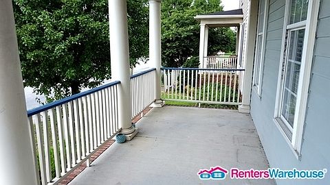3rd image of 909 Elm Ave