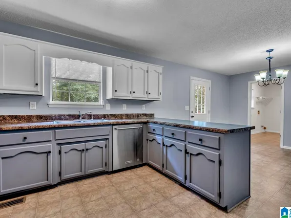 6266 Spring Hollow Rd, Gardendale, AL 35071
