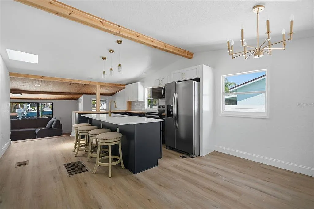 2 bed, 2.0 bath, 1088 sqft, $1,950 — Photo 3
