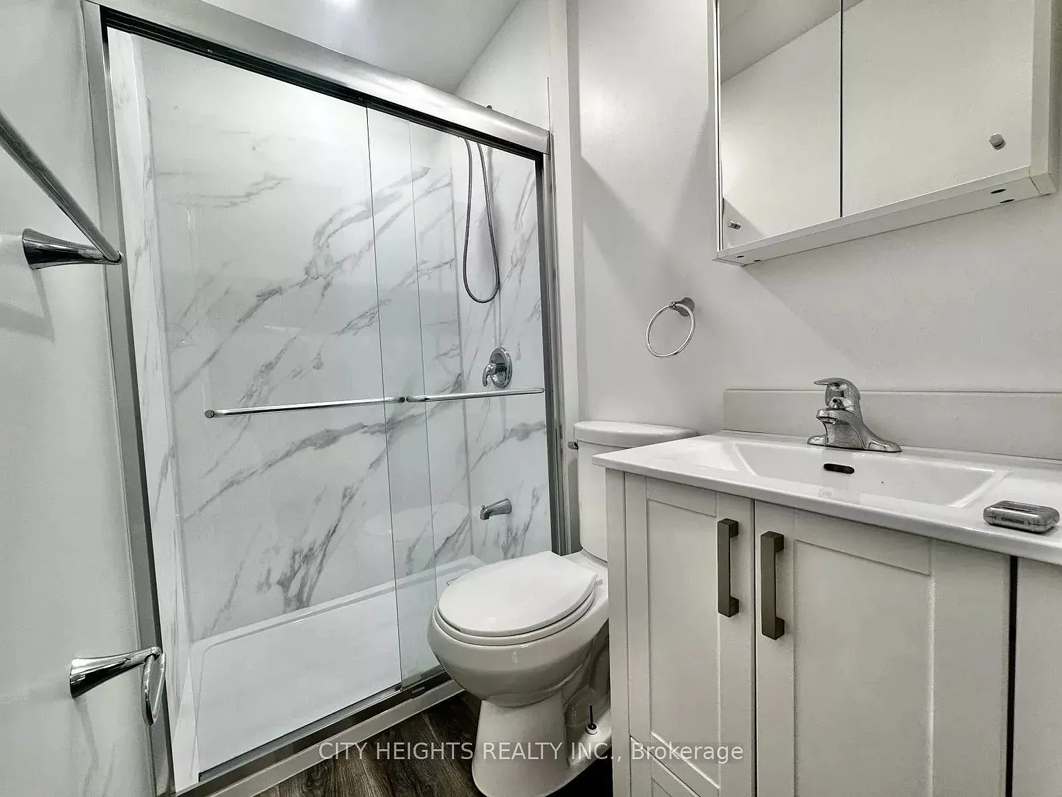 135 Charlotte St — Photo 3