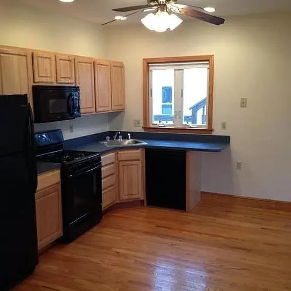 503 E 8th St #2 — Photo 8
