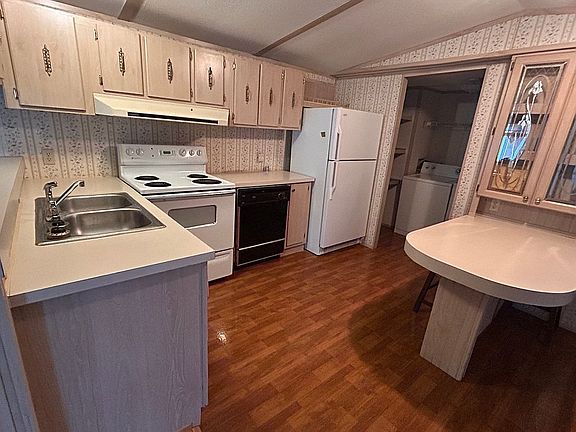 4th image of 15 Hurst Dr