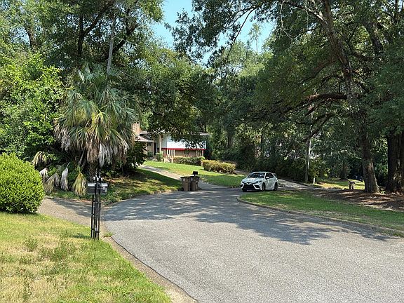 5th image of 608 Montclaire Way