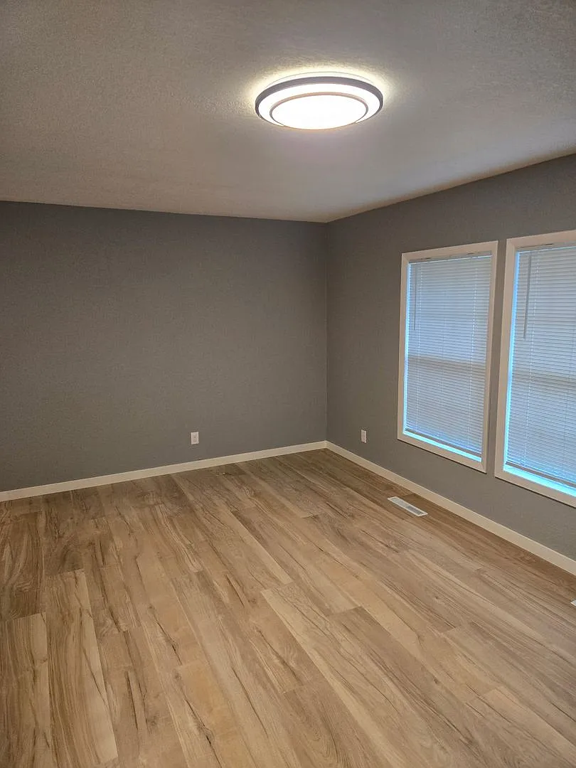 Freshly renovated, bright, and ready for you! — Photo 3