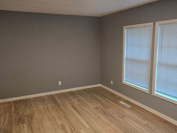 3rd image of 305 11th St SW