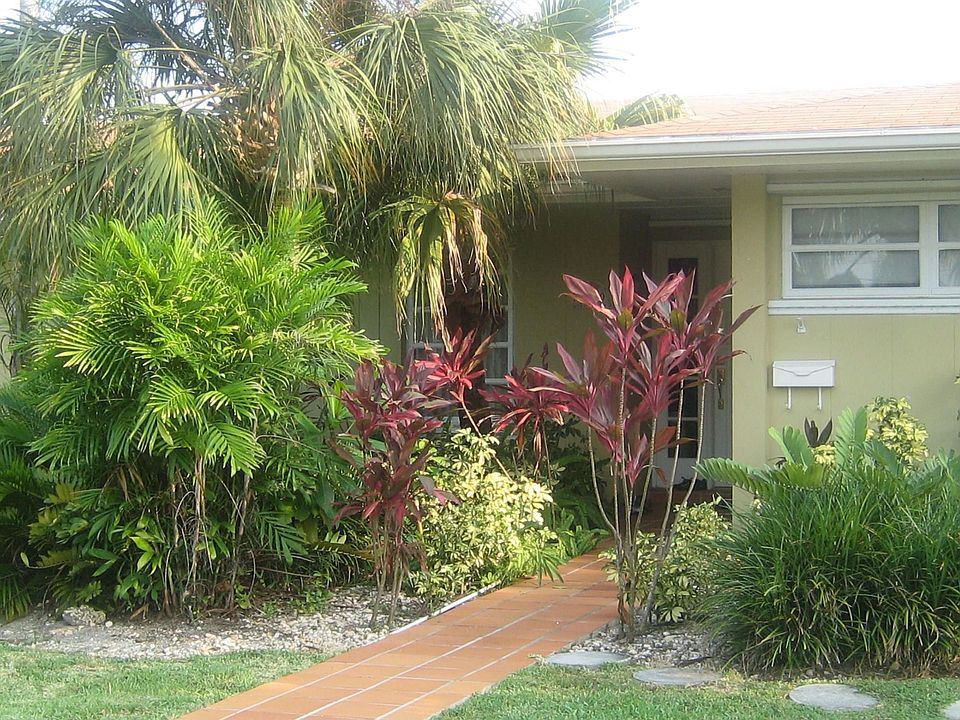 1st image of 7670 SW 142nd St