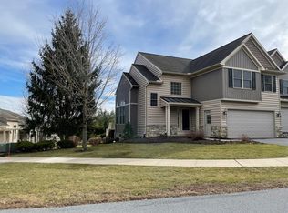 221 Fieldcrest Ln, Ephrata, PA 17522