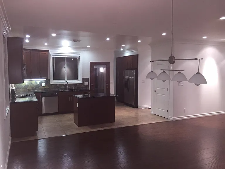 1530 Parmer Ave — Photo 8