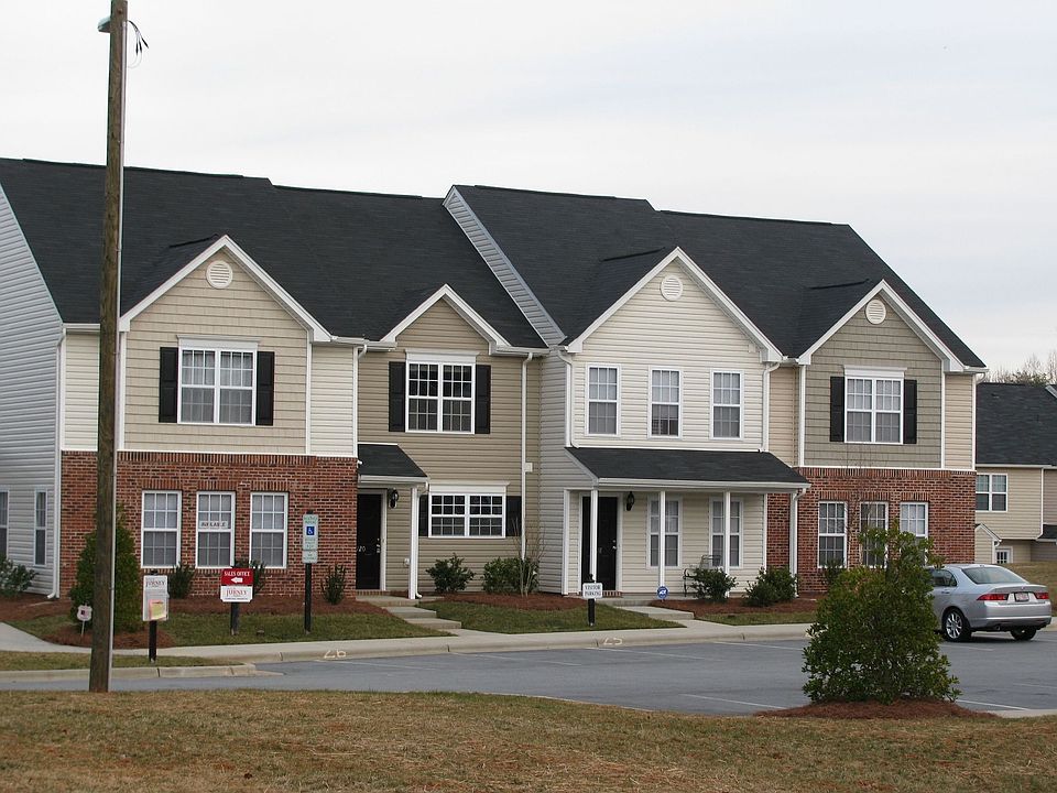 1st image of 120 Breezeway Ln