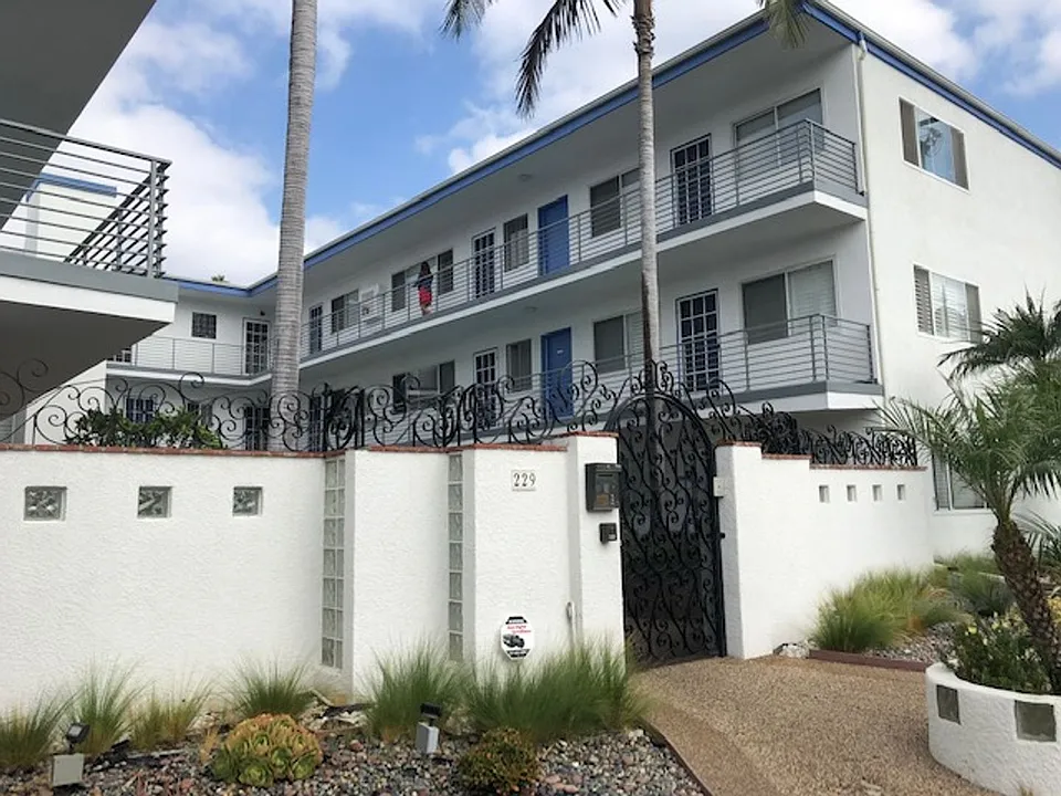 229 Bicknell Ave