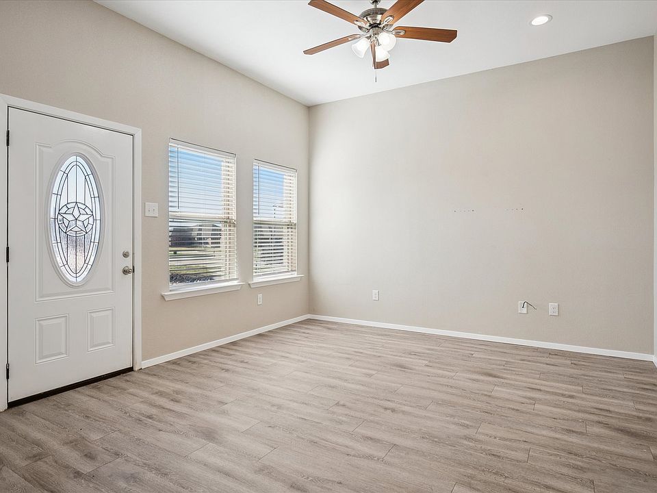1st image of 518 Wood Dr #1
