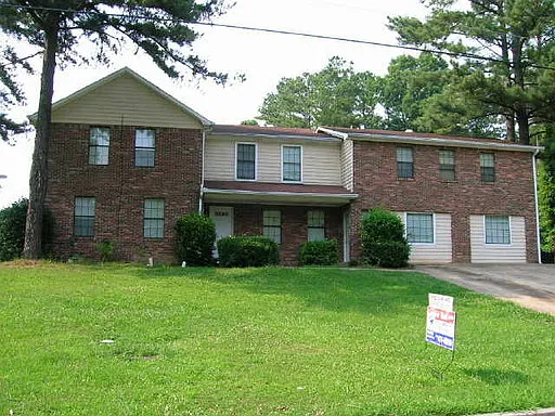2492 Robinhood Dr photo 1