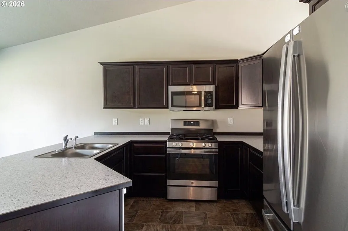 3 bed, 1652 sqft, $2,350 — Photo 4