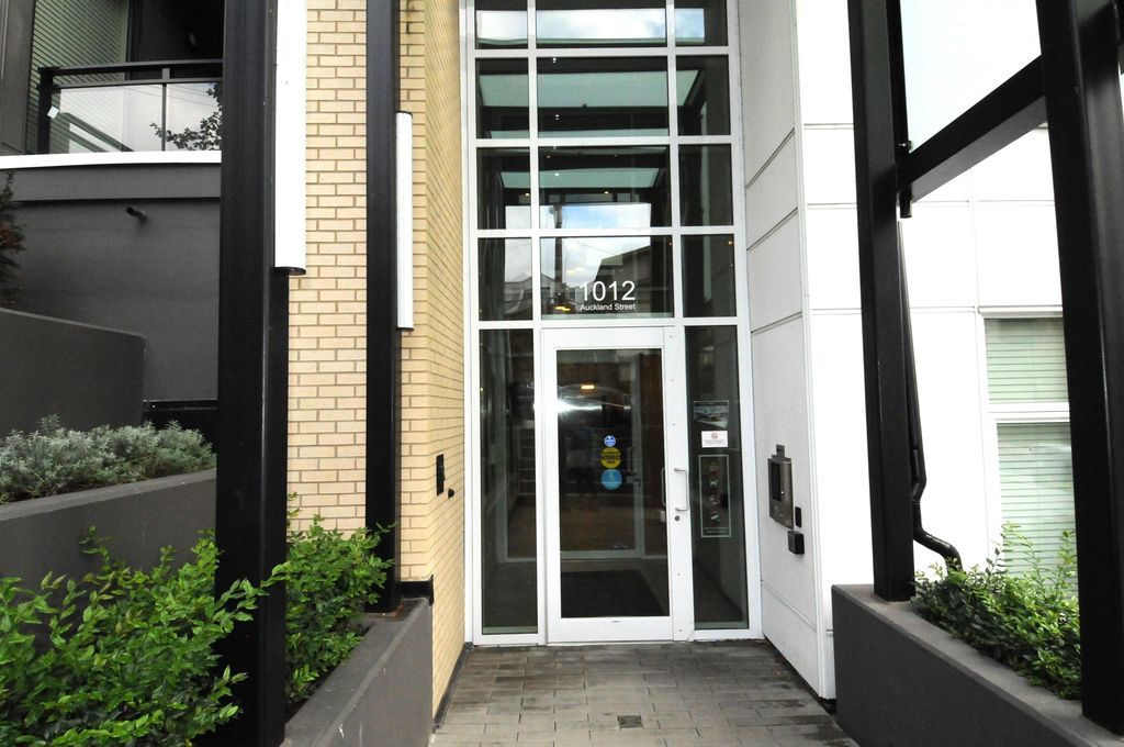 Apartment in New Westminster, Brow of the Hill - View 3