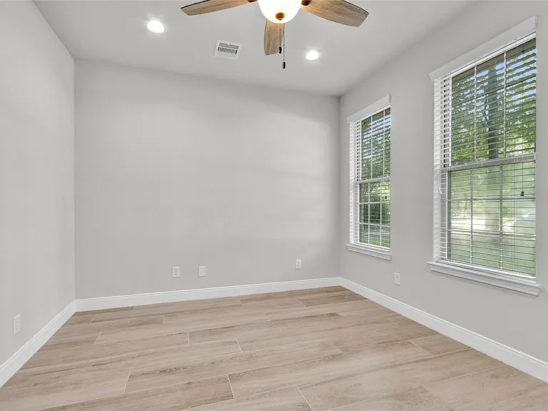 11087 Sutton Pl — Photo 6