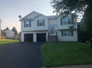 135 Woodside Dr, Easton, PA 18045