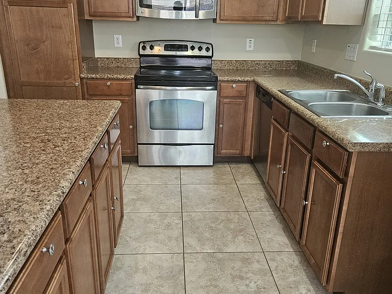 7564 W Charter Oak Rd — Photo 23