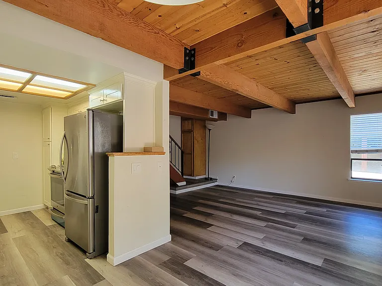 118 Mission Dr — Photo 2