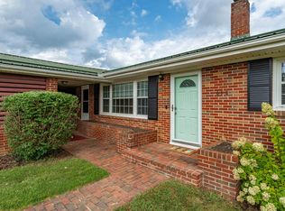 610 Ridgeview Dr, Johnson City, TN 37604