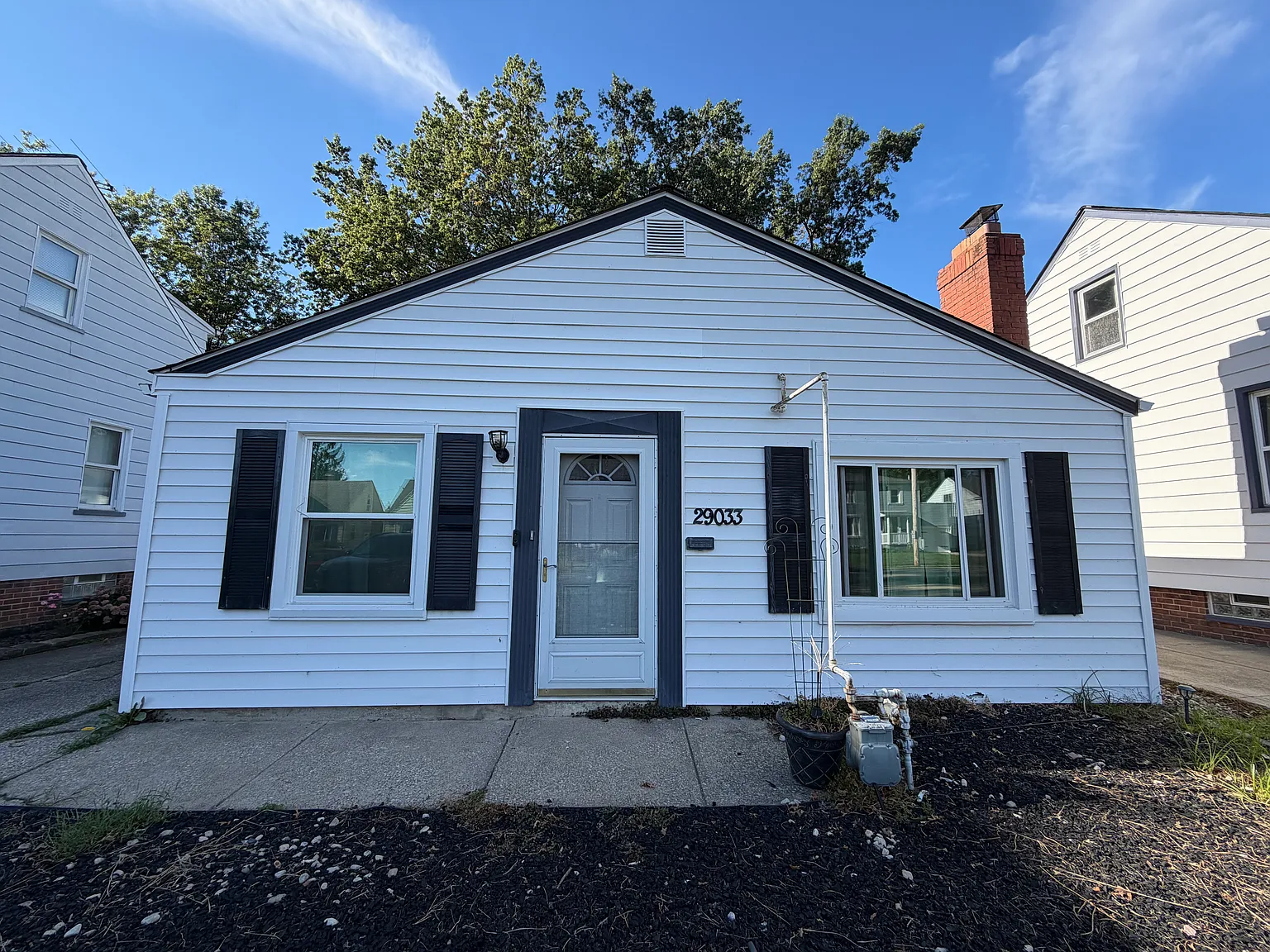 3 bed, 1000 sqft, $1,600 — Photo 2