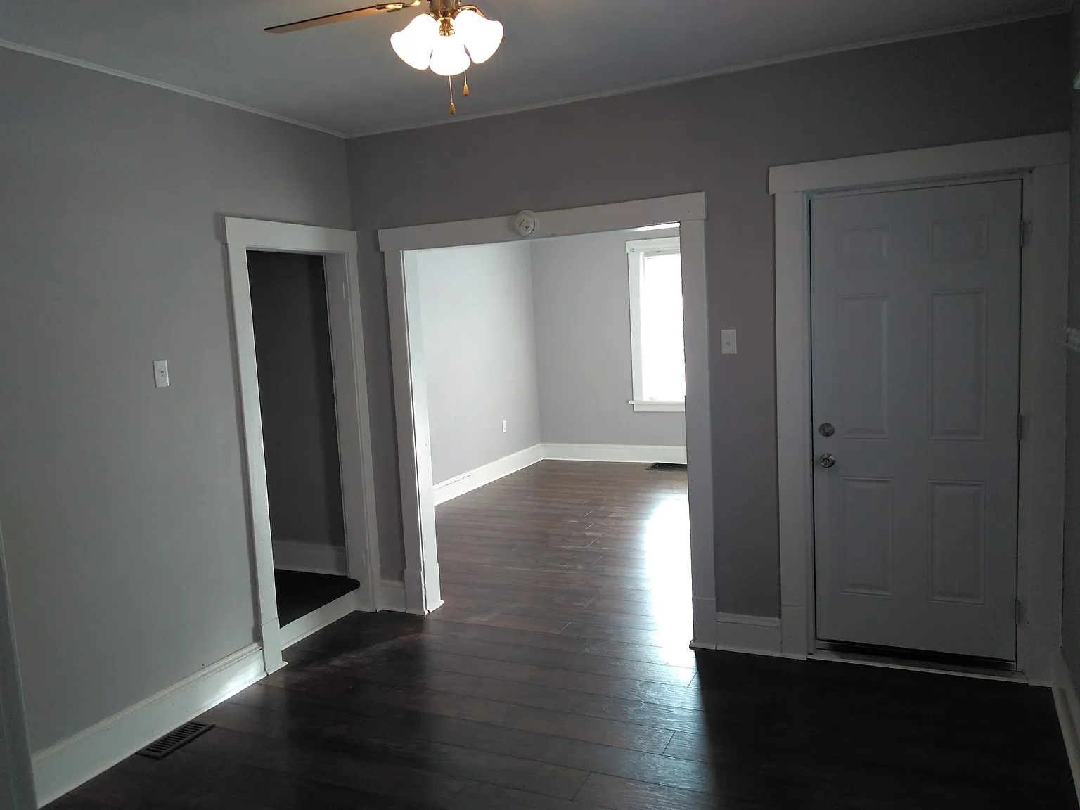3 bed, 1.0 bath, 1200 sqft, $1,200 — Photo 3