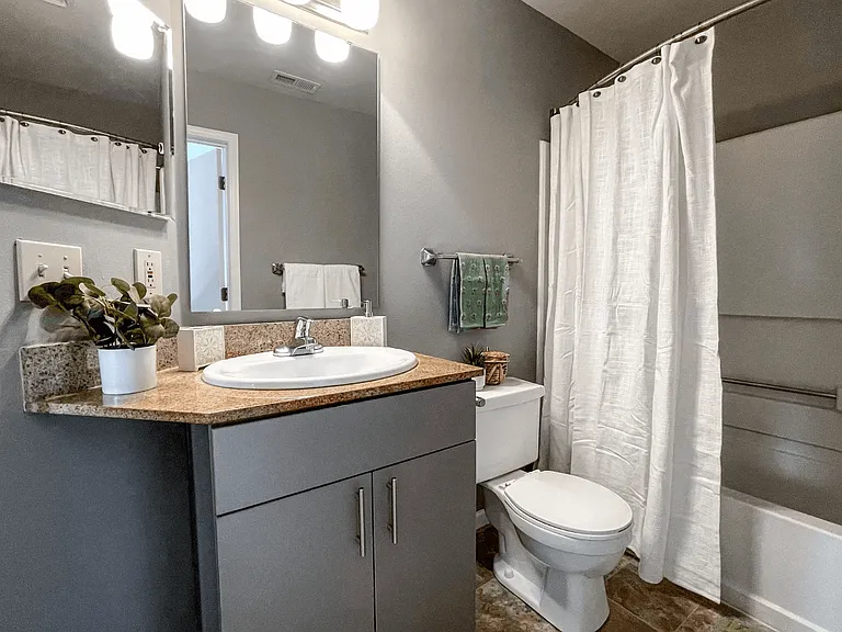 South Summit Apartments — Photo 8