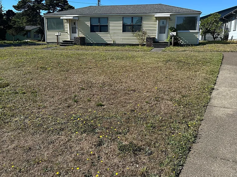 930 SW Angle St — Photo 2