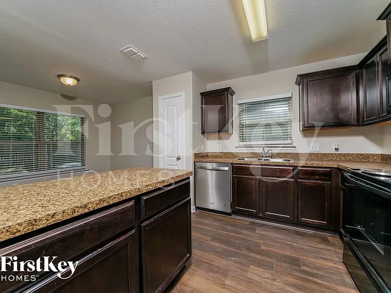 1310 Barrel Dr — Photo 7