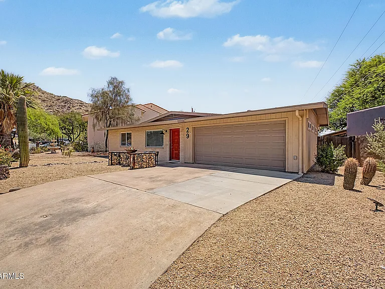 29 E Foothill Dr — Photo 2