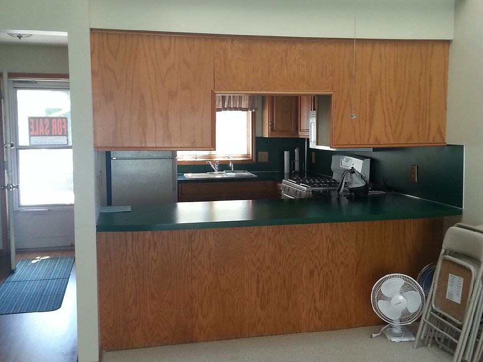 1st image of 4547 N Valley Dr NE