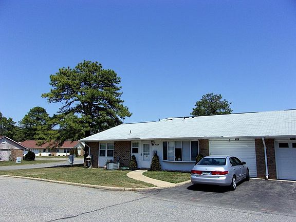 3rd image of 31B Gramercy Ln #B