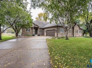 5116 S Saint Andrews Cir, Sioux Falls, SD 57108