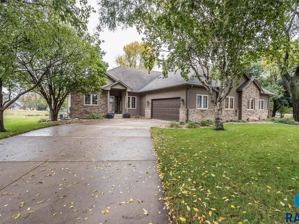 5116 S Saint Andrews Cir, Sioux Falls, SD 57108