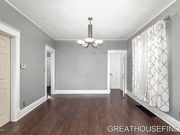 5th image of 1139 Tamarack Ave NW
