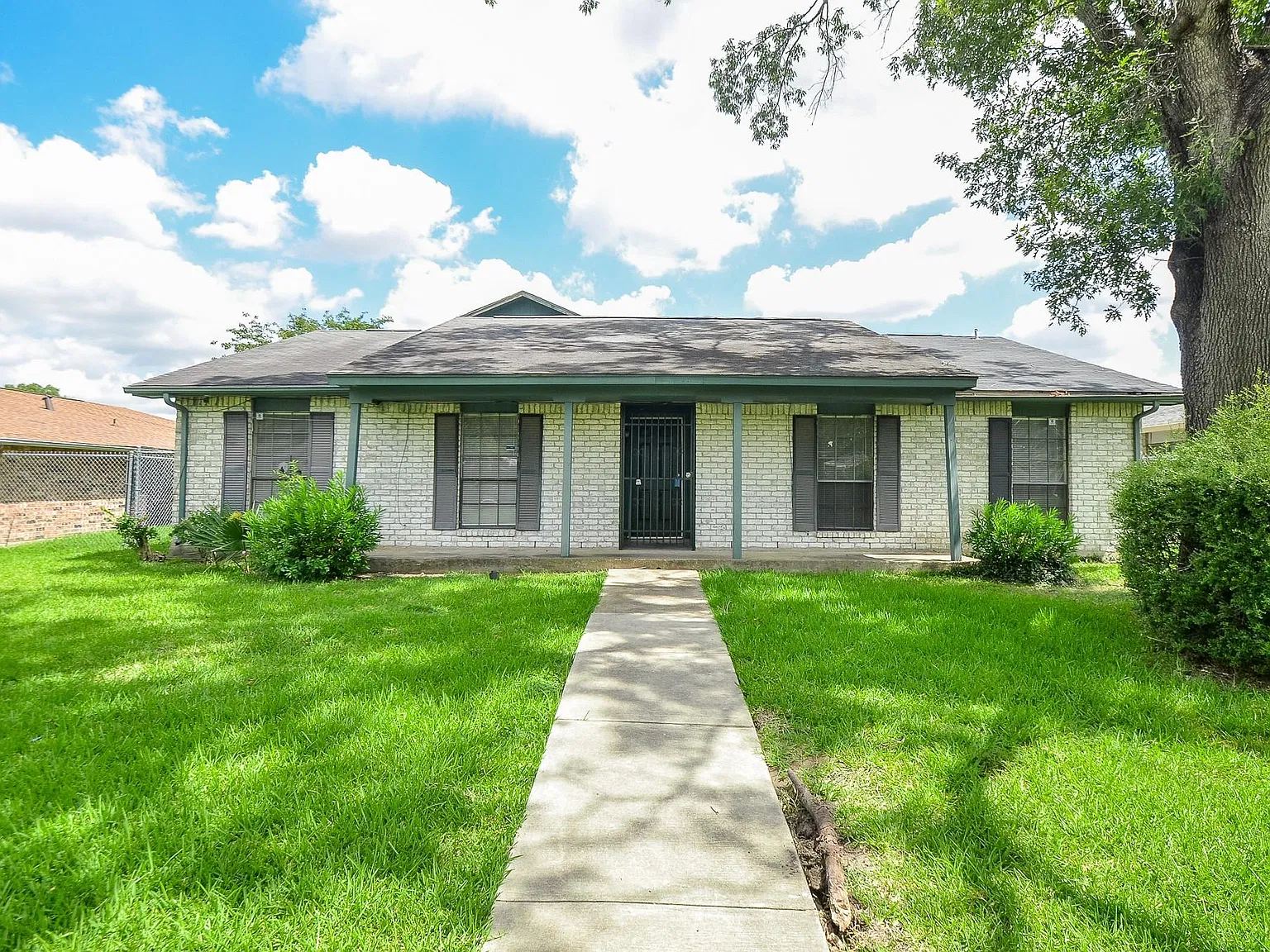 5 bed, 3.0 bath, 2768 sqft, $1,700 — Photo 1