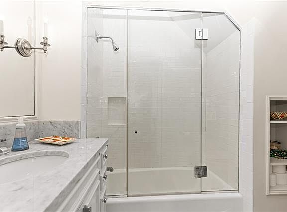 4th image of 1441 Washington Ave #A