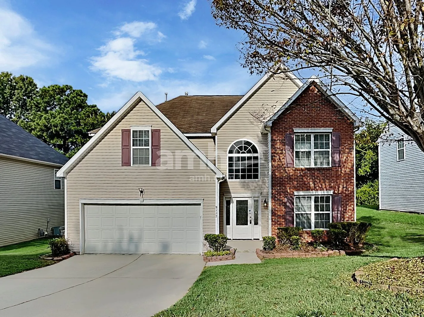 4 bed, 2.5 bath, 2388 sqft, $2,400 — Photo 1