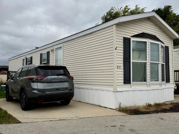 8800 S Harlem Ave Trailer 2111, Bridgeview, IL 60455