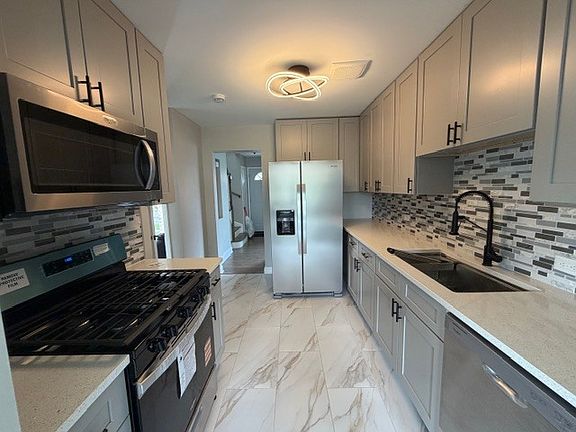 3rd image of 14209 S Tracy Ave