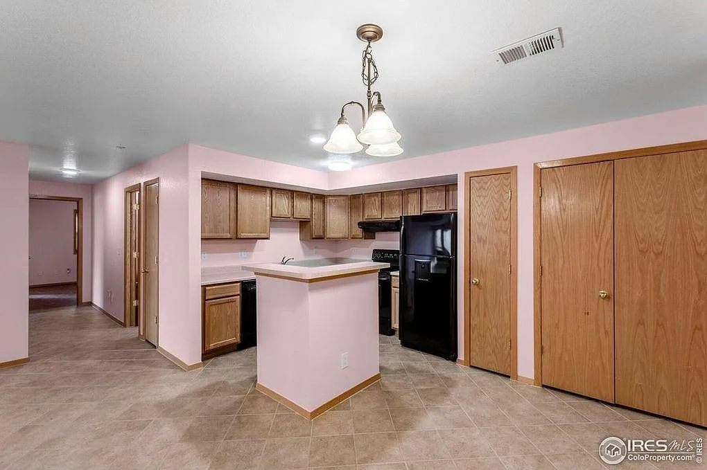 Building Photo - 2990 Shadow Creek Dr #M207