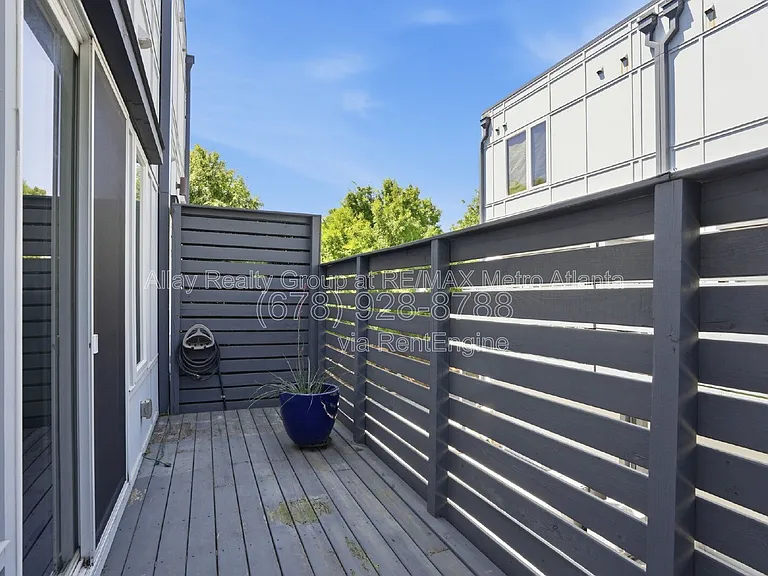 1463 La France St NE #8 — Photo 28