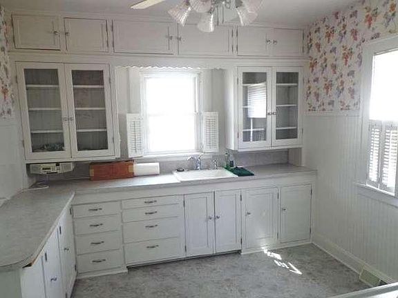 4th image of 924 Ashland Ave