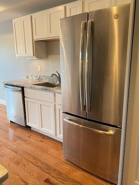 1st image of 394 Wickenden St #10