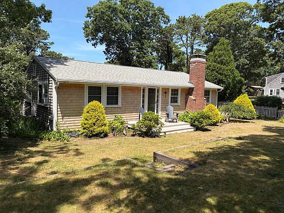 3rd image of 375 Meetinghouse Road