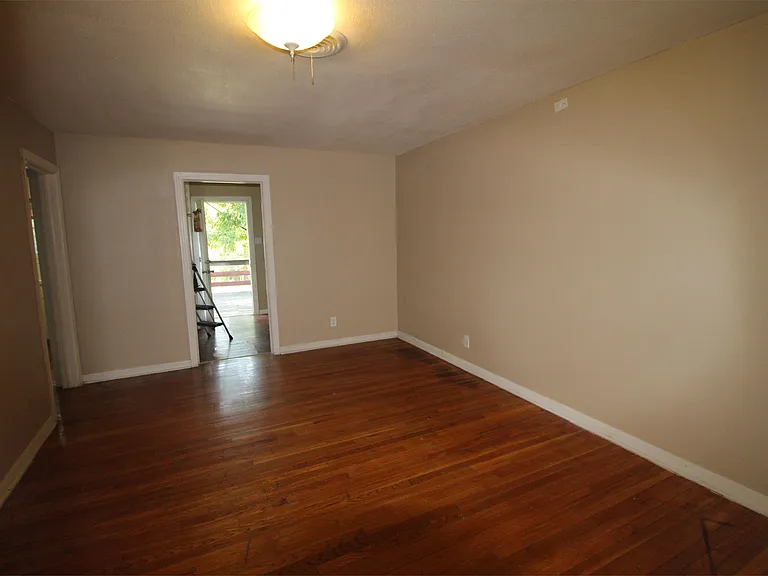 510 Kern Rd — Photo 6