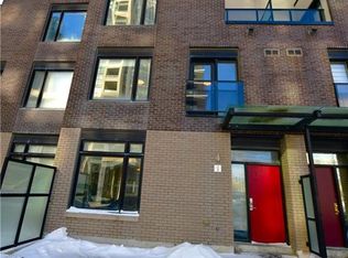4080 Parkside Village Dr Townhouse 3, Mississauga, ON
